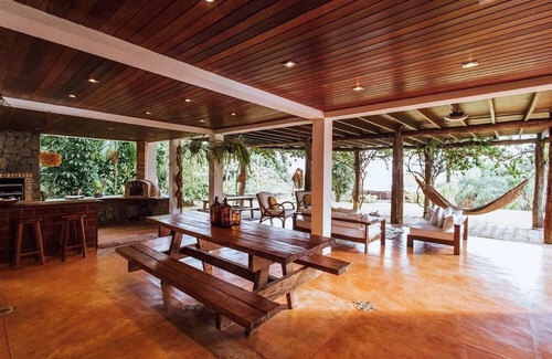 Saco da Capela House | Casa em Ilhabela, Ótima Localização, Integrada à Natureza