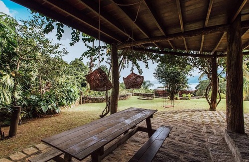 Saco da Capela House | Casa em Ilhabela, Ótima Localização, Integrada à Natureza