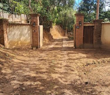 Sacra Familia do Tingua House | Casa de fazenda com lago