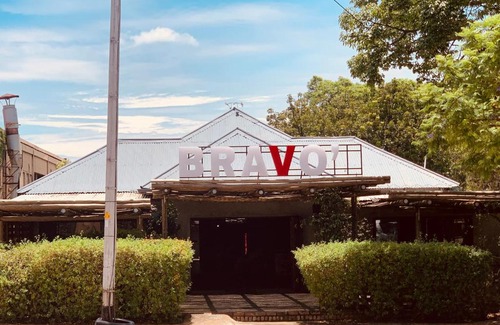 Hatfield House | Casa Bravo - Wanderlust