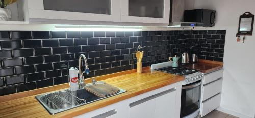 San Nicolas de los Arroyos Apartment | Casa Centrica con Cochera Privada y Portón Eléctrico para facil acceso