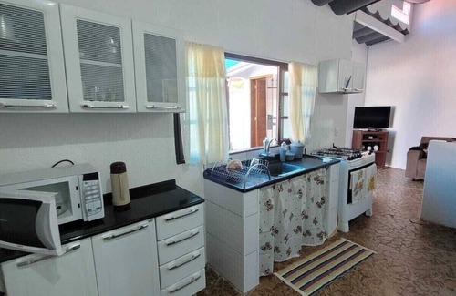Raul Cury Ski Chalet | Casa c pisc, churrasq, pet friendly a 200m do mar