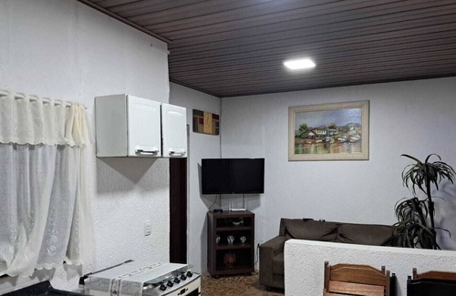 Raul Cury Ski Chalet | Casa c pisc, churrasq, pet friendly a 200m do mar