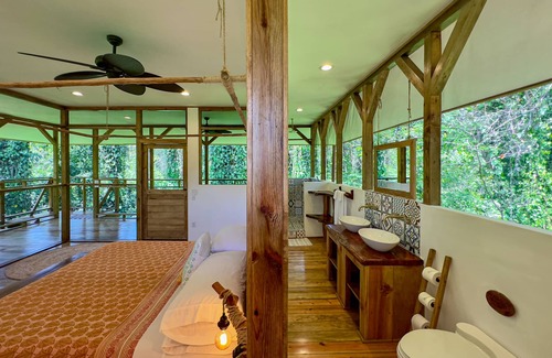 Isla Bastimentos Hotel | Casa Cayuco Eco-Adventure Lodge