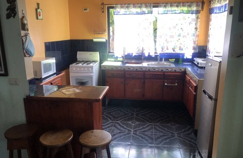 San Pablo de Heredia Apartment | Casa Cerca de Supermercado de la Cadena Walmart, Aceptamos Mascotas con Cochera