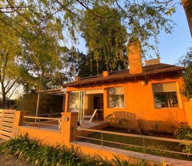 Chascomus House | Casa Chalet "La Roja" -vista a la laguna!-