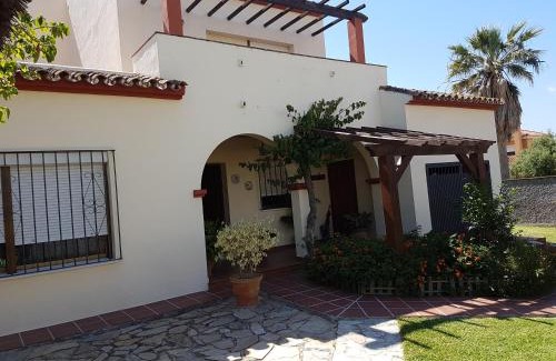 Los Barrios House | Casa Chalet Las Camelias