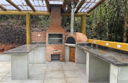 Campos do Jordao House | Casa com área gourmet perto do Parque Amantikir