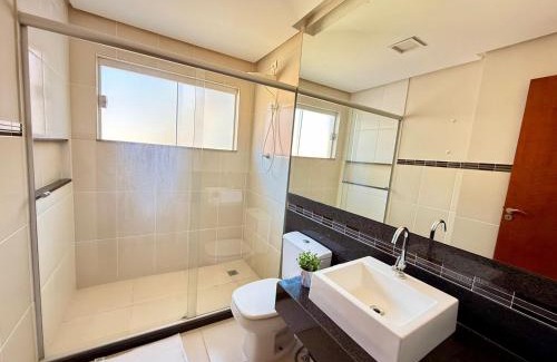 Vale dos Pinheiros House | Casa com 3 suítes em bairro nobre