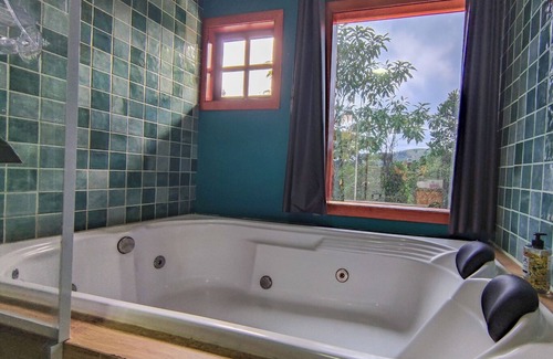 Loteamento Jardim Veu da Noiva House | Casa com banheira no centro de Campos do Jordão/SP