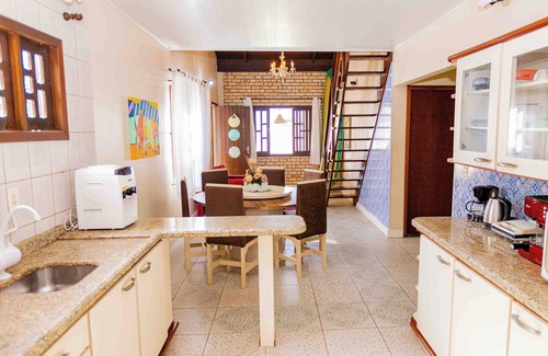 Penha Apartment | Casa com lareira e a 450 metros da praia QZ7460