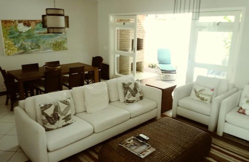 Camburi House | Casa com piscina e churrasq na Praia de Camburí