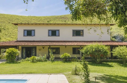 Pirai House | Casa com piscina e vista para montanha em Pirai