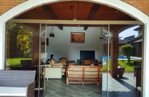 Pereque House | Casa com piscina em condomínio fechado no Guarujá