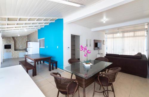 Morrinhos House | CASA COM PISCINA EM MORRINHOS - RUA HORTÊNCIA