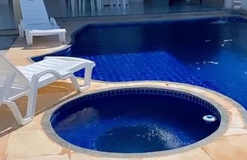Aracati House | Casa com Piscina, hidromassagem e churrasqueira.