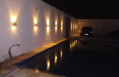 Aracati House | Casa com Piscina, hidromassagem e churrasqueira.