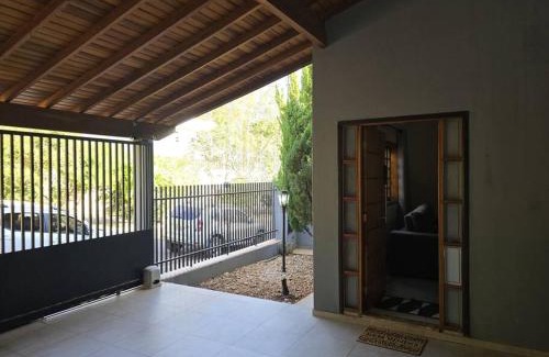 Brotas House | Casa com piscina próxima à natureza