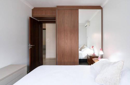 Itacolomi House | Casa Completa com Piscina Churrasqueira Sinuca Wi-Fi e Garagem para 4 Carros a 350m da Praia Acomoda 12 Pessoas, 4 Quartos com Ar-Condicionado