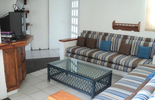 Xochitepec House | Casa con alberca y hermosos jardines en condominio, Santa Fe, Xochitepec Morelos