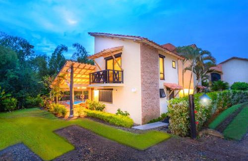 Quimbaya House | Casa con piscina privada fincas panaca, Quindío