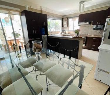 Salinas Apartment | Casa con piscina privada