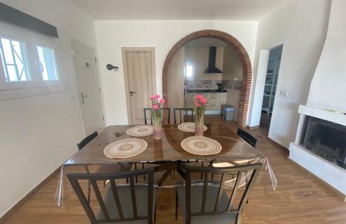 Felix House | Casa con vistas al mar y la montaña