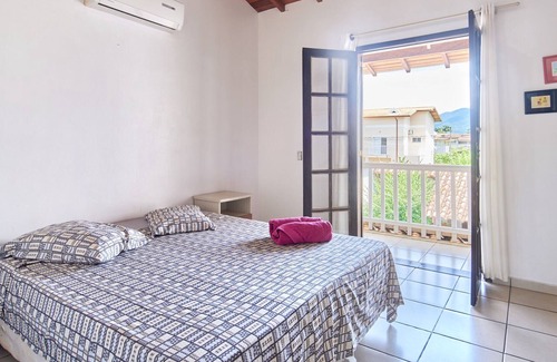 Jabaquara House | Casa Cravo e Canela com 3 Quartos, ar e Piscina