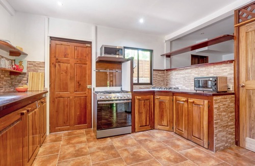 Cahuita House | Casa Creole - Private, Secure, Steps from the Beach