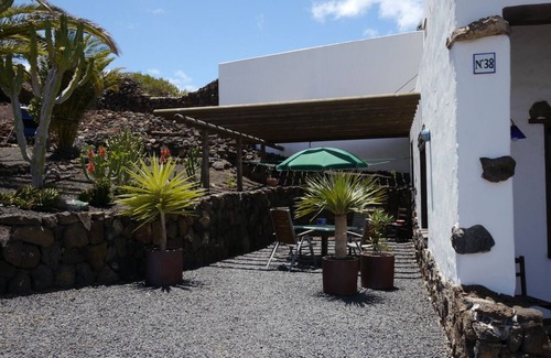 Guatiza House | CASA CUEVA, country house in unique nature.