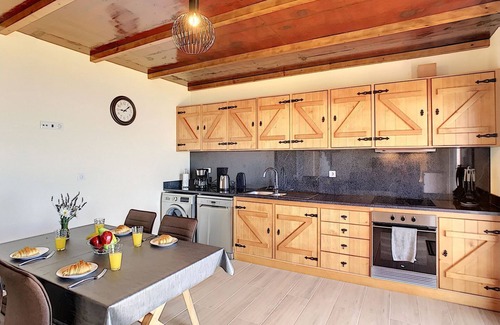 Prazeres House | Casa da Felicidade by LovelyStay