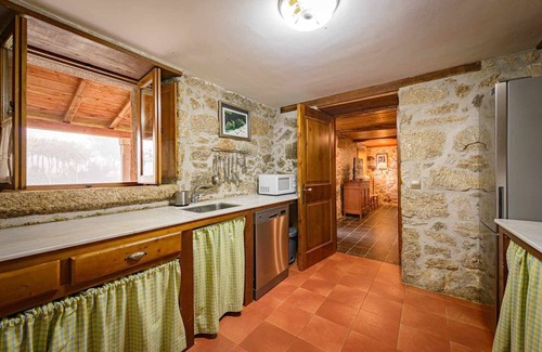 A Airoa House | CASA DAS XACIAS STONE HOUSE IN RIBEIRA SACRA