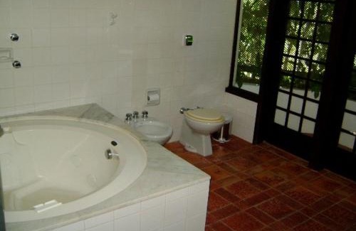 Portogalo Villa | Casa de 730m2 no Exclusivo Condomínio Portogalo com Piscina Privada e Cais para iates de até 55 Pés