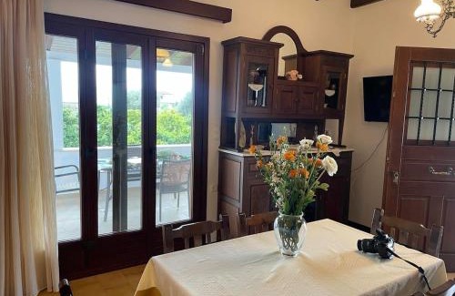 Eretria House | Casa de Alegria