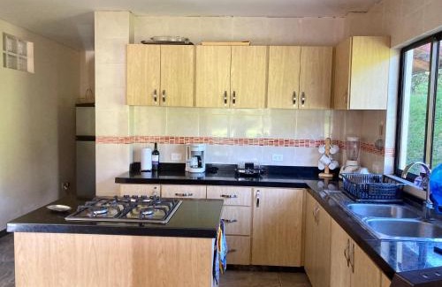 Guatavita Villa | Casa de Campo, chimi, jardin, terraza, montanas, cerca termales, reserva con anticipo