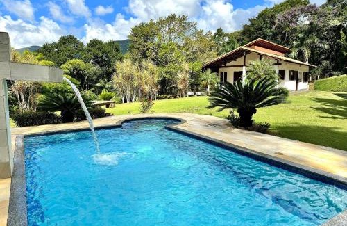 Duas Barras House | Casa de Campo com piscina, lago e Wi-fi