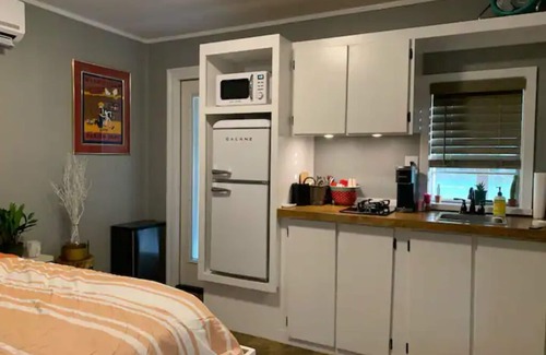 Kokomo Cabin | Casa de Campo-Tiny Home with Open Field View for Sunsets and Stargazing