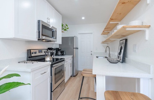 Southwest Coconut Grove House | Casa de Coco - 2 BDR/1BTH CLOSE TO BRICKELL, WYNWOOD, & SOUTH BEACH