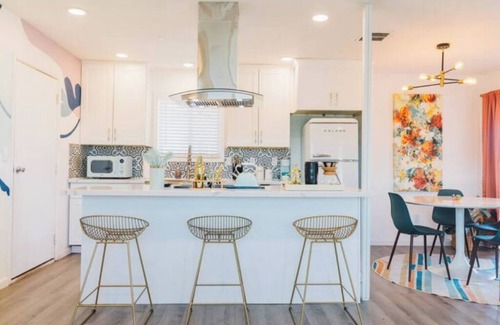 Joshua Tree House | Casa De Colores w/Arcade, hot tub + more - J Treenn