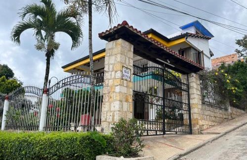 Mesitas del Colegio House | Casa de descanso en mesitas del colegio VILLA LUZ