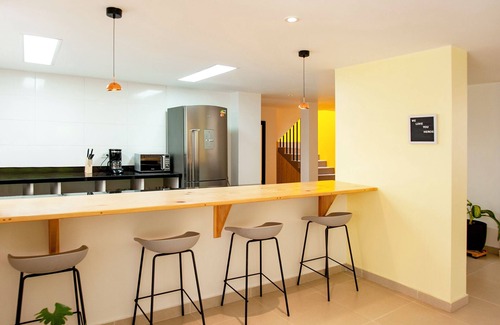 Calle 100 House | ♛Casa de Heroes. Artsy & Authentic nearby Zona T♛n