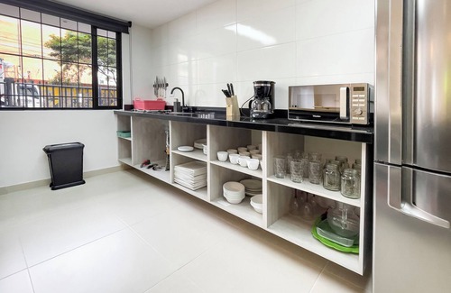 Calle 100 House | ♛Casa de Heroes. Artsy & Authentic nearby Zona T♛n