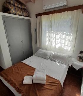 Muniz House | Casa de Huéspedes Muñiz sobre parque de 1000m2, 1 dormitorio, 20m2 cubiertos, baño con ducha, pileta cilíndrica de 3x076