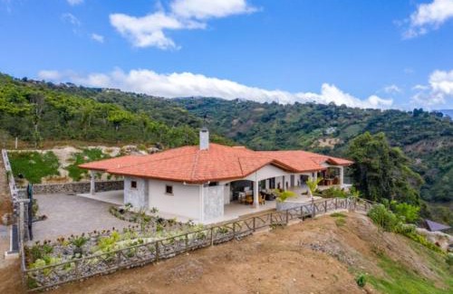 Naranjo Villa | Casa de Lujo con Piscina y Vistas Panorámicas Oro Monte, Naranjo