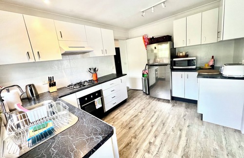 Newport Apartment | Casa de Piña, 700 mts to Newport Beach, headland views, spacious 2 bedrm apt.