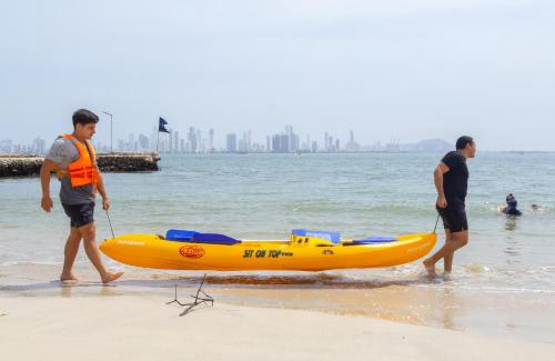 Tierra Bomba Island Hotel | Casa de playa Kommox Beach