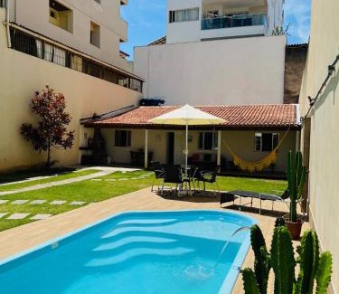 Praia do Morro Apartment | Casa de Praia com Piscina e Churrasqueira a 280m da Praia do Morro - 3 quartos com Ar Condicionado, sendo 2 suítes- Quintal amplo, ideal para famílias