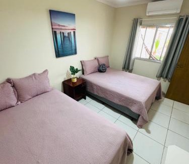 Praia do Morro Apartment | Casa de Praia com Piscina e Churrasqueira a 280m da Praia do Morro - 3 quartos com Ar Condicionado, sendo 2 suítes- Quintal amplo, ideal para famílias