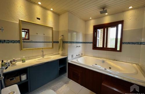 Praia do Rosa Villa | Casa de praia no Rosa - vista para Lagoa de Ibiraquera