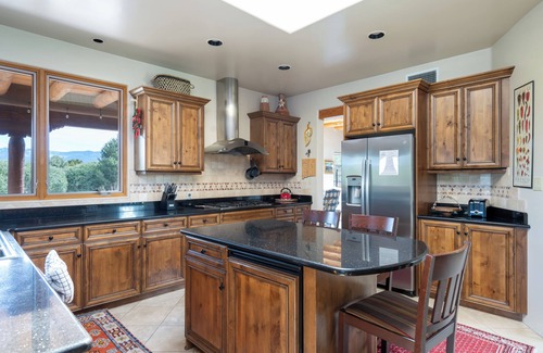 Tierra Preciosa House | Casa Del Oso - Mountain Views & Hot Tub